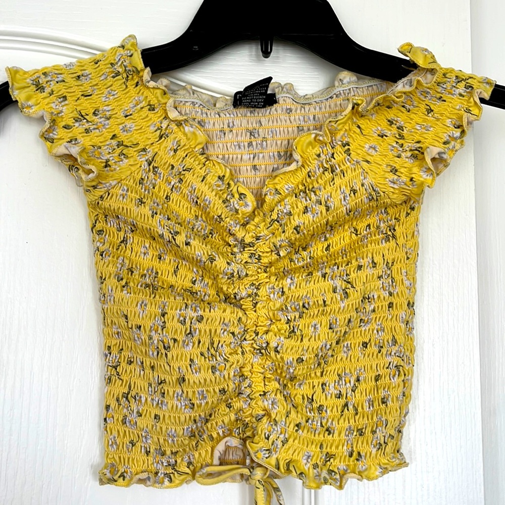 *Small* Rue 21 crop top